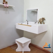 BÀN TRANG ĐIỂM MẪU 10