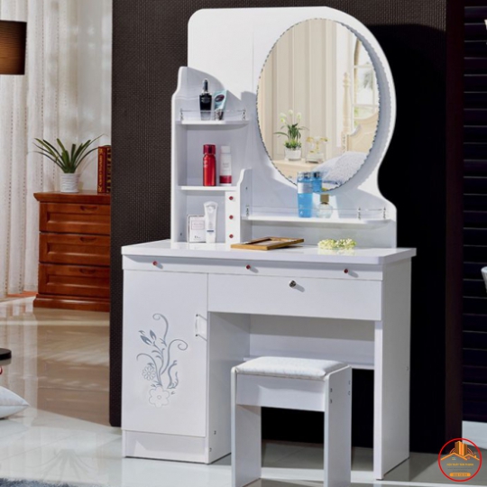 BÀN TRANG ĐIỂM MẪU 4