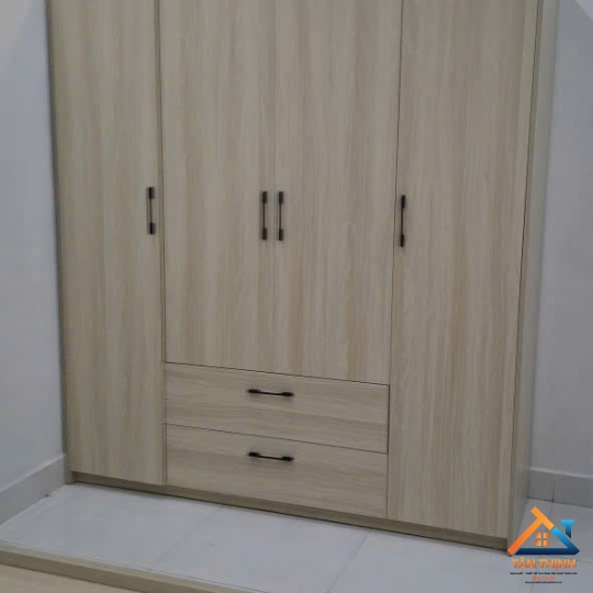 Tủ quần áo 4 cánh gỗ MDF màu gỗ sáng – cửa mở, 2 hộc kéo tiện lợi